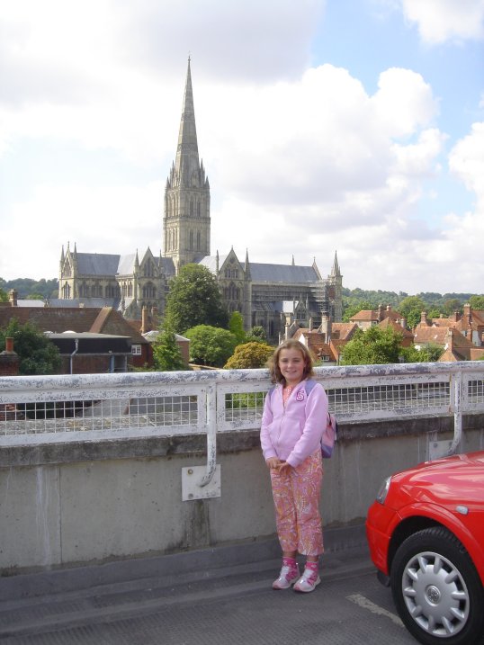 Elliza in front of Salisbury Cathedral